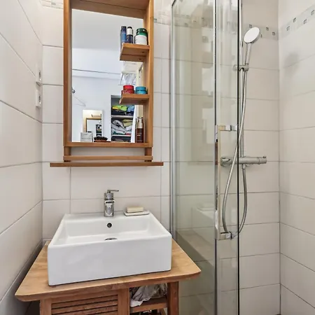 Atypique Avec Vue Sur La Tour Eiffel By Weekome Apartment Paris
